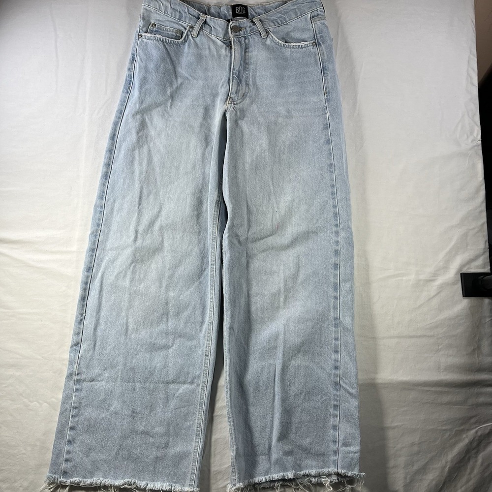 BDG DIPPED V FLARE LIGHT WASH DENIM WIDE LEGS FRAYED HEM  SIZE 30